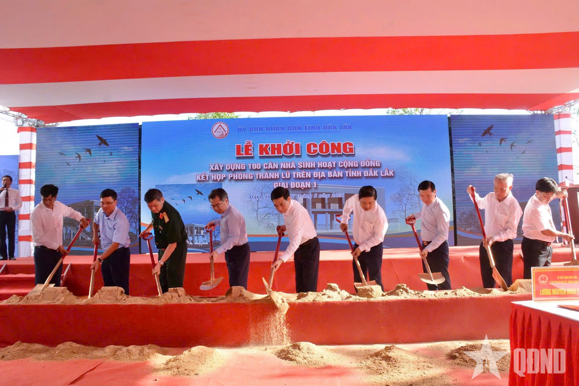 Đại tướng Phan Văn Giang dự lễ khởi công xây dựng 100 nhà phòng tránh lũ tại Đắk Lắk