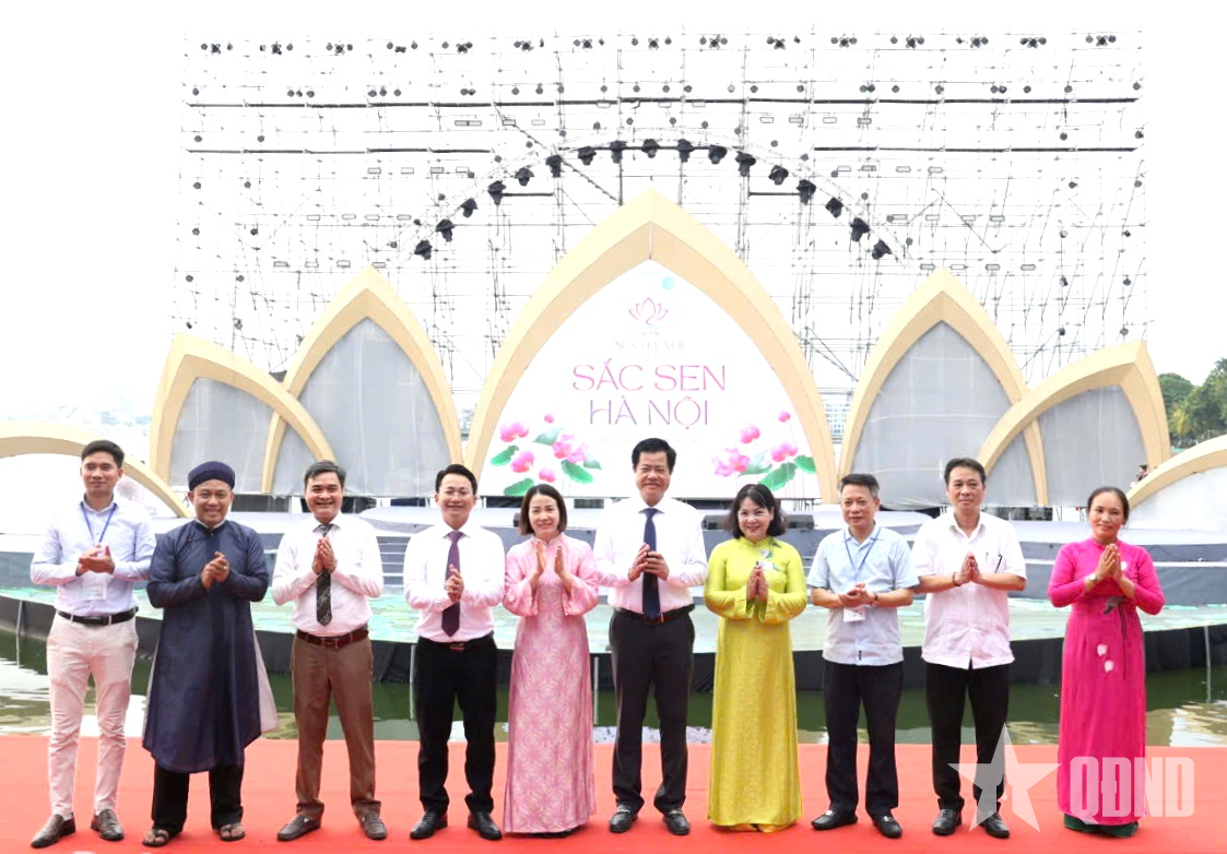 Gần 300.000 lượt khách đến Lễ hội Sen Hà Nội năm 2026

