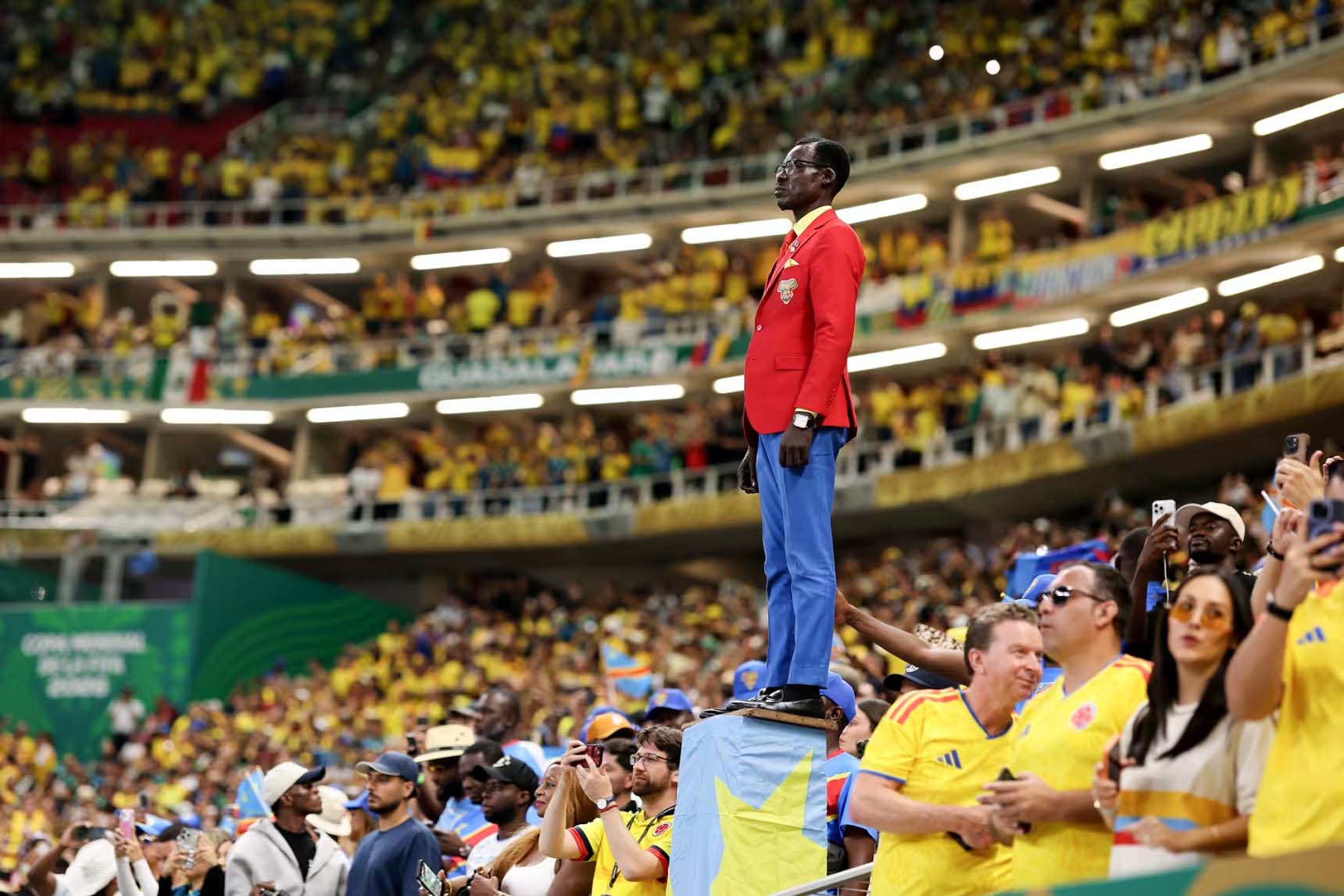 Bản sắc toàn cầu bùng nổ trên sân cỏ World Cup