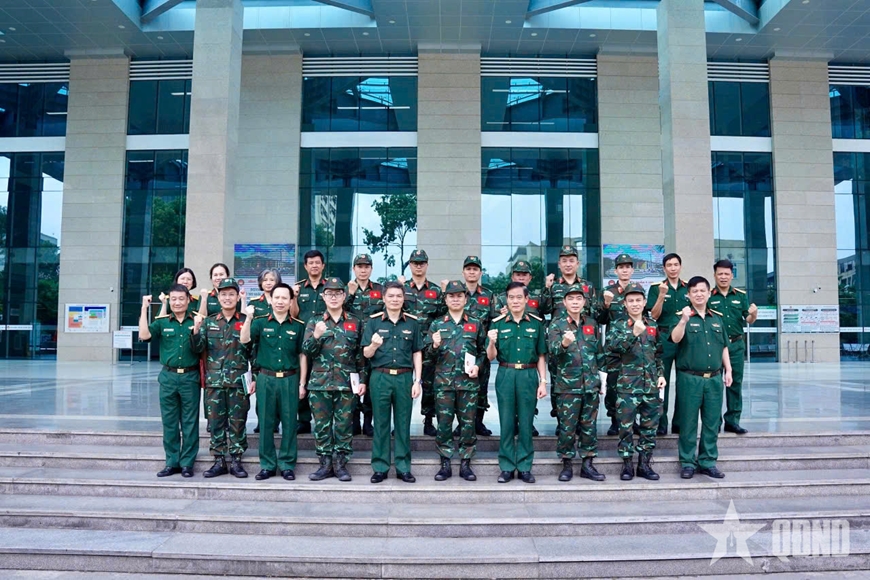 Bệnh viện Quân y 103 giao nhiệm vụ cho lực lượng tham gia khắc phục hậu quả động đất tại Venezuela