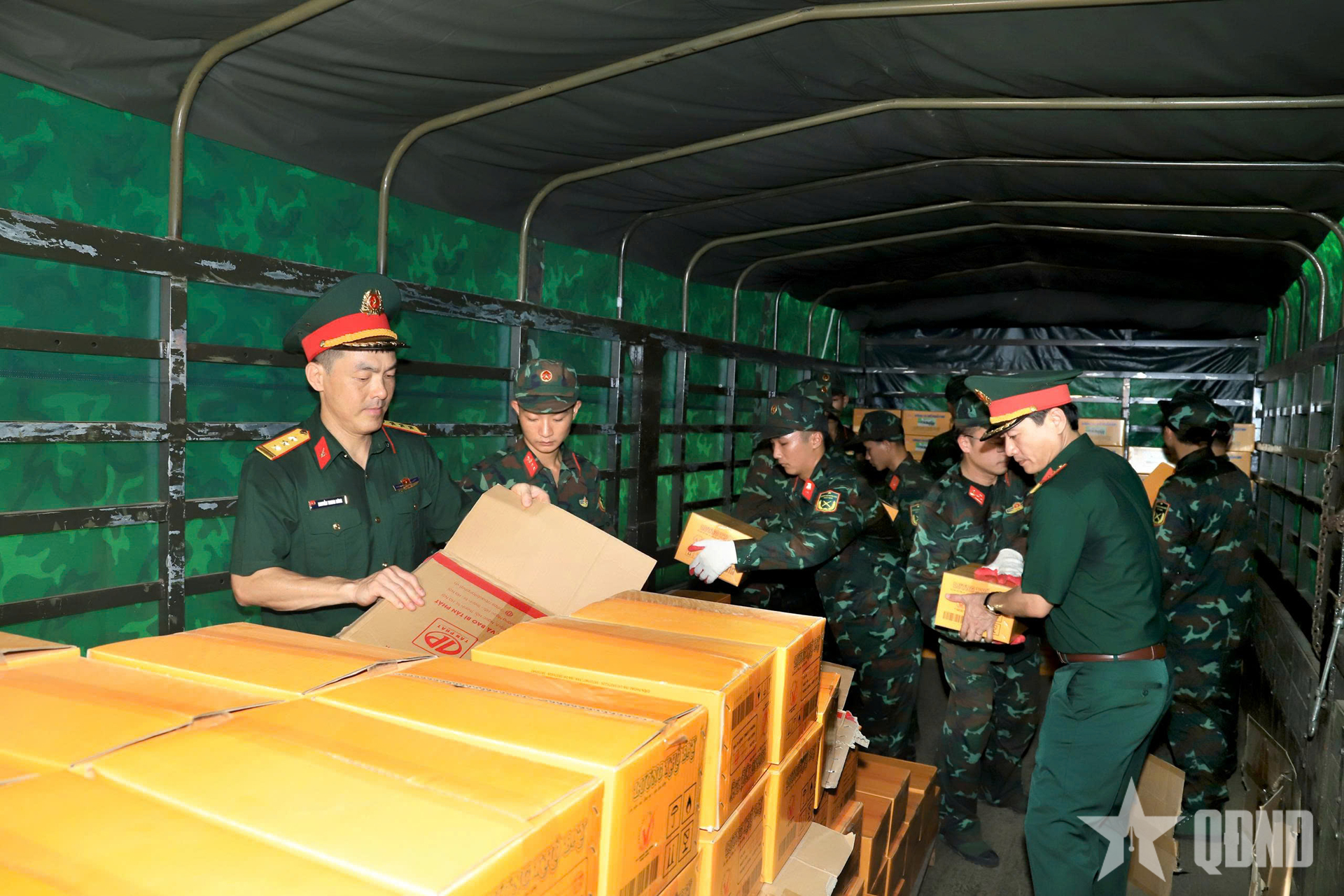 Sẵn sàng vật chất, phương tiện cho nhiệm vụ cứu trợ tại Venezuela