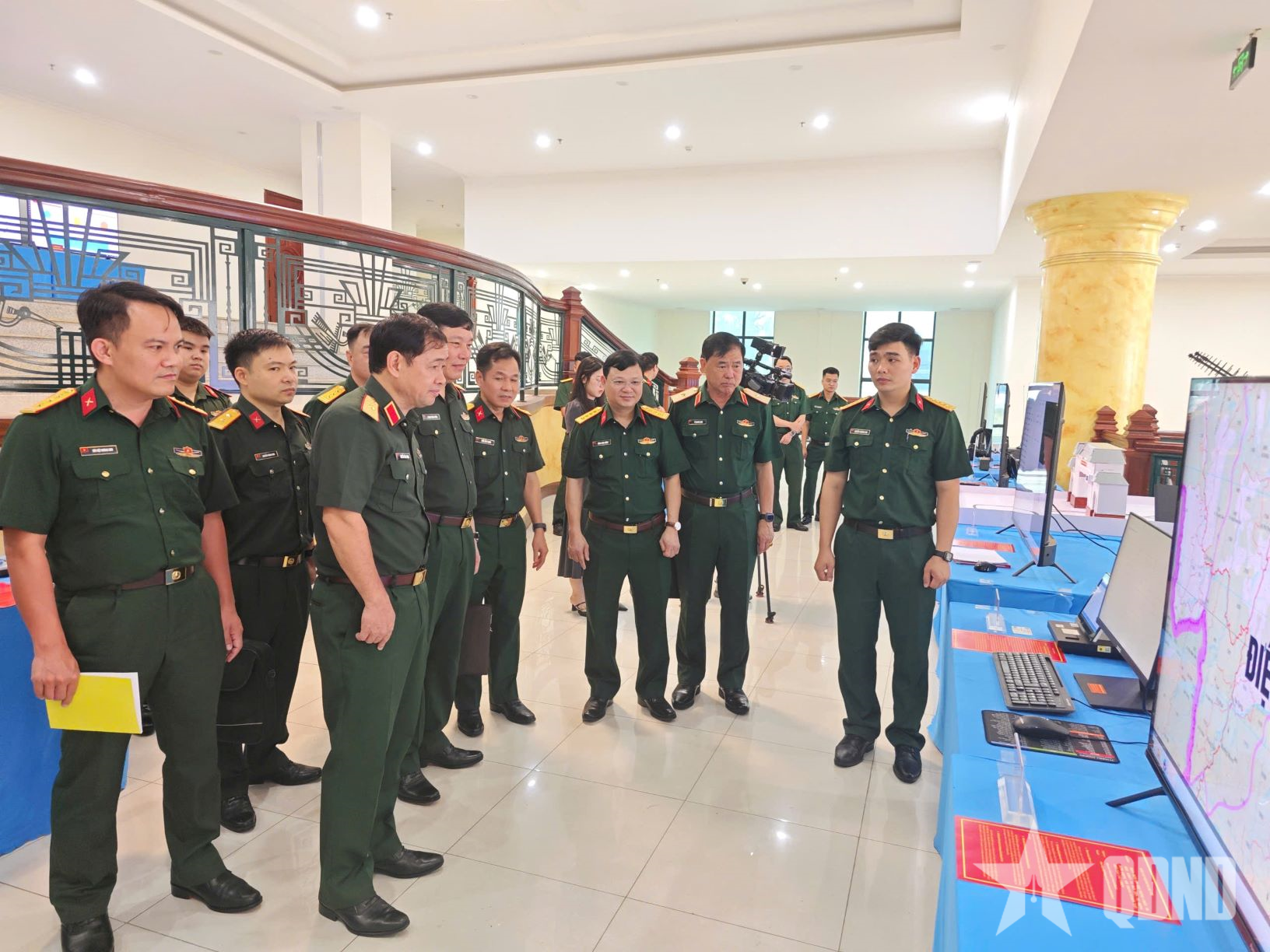 Đẩy mạnh chuyển đổi số, xây dựng LLVT Quân khu 2 cách mạng, chính quy, tinh nhuệ, hiện đại