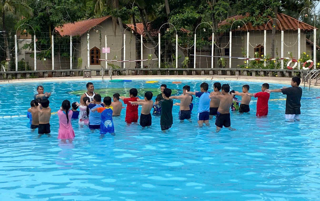 Lớp dạy bơi phòng, chống đuối nước cộng đồng

