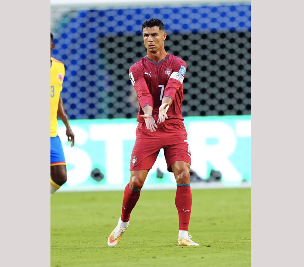 Ronaldo không ghi bàn là do giầy...