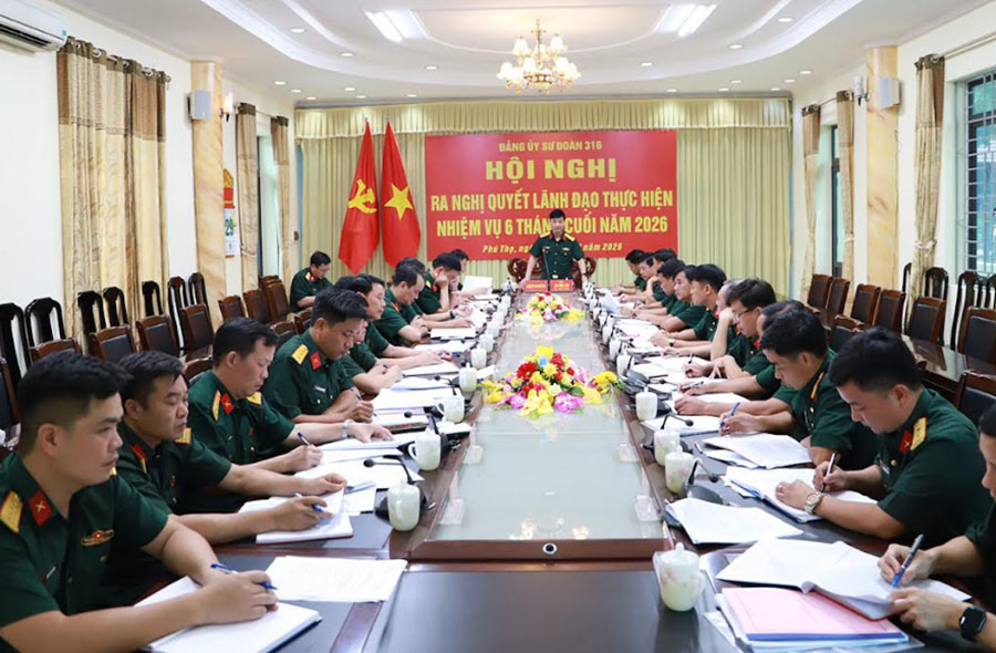 Trung tướng Phạm Đức Duyên dự, chỉ đạo Hội nghị Đảng ủy Sư đoàn 316