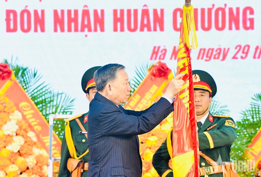 Tổng B&iacute; thư, Chủ tịch nước T&ocirc; L&acirc;m dự Lễ kỷ niệm 80 năm Ng&agrave;y truyền thống Bộ đội Ph&aacute;o binh - T&ecirc;n lửa