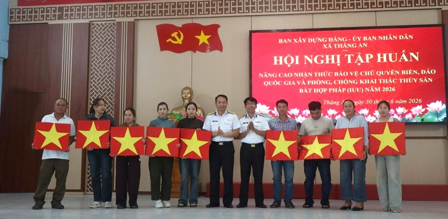 Vùng 3 Hải quân tuyên truyền biển, đảo cho cán bộ, đảng viên, ngư dân xã Thăng An (TP Đà Nẵng)