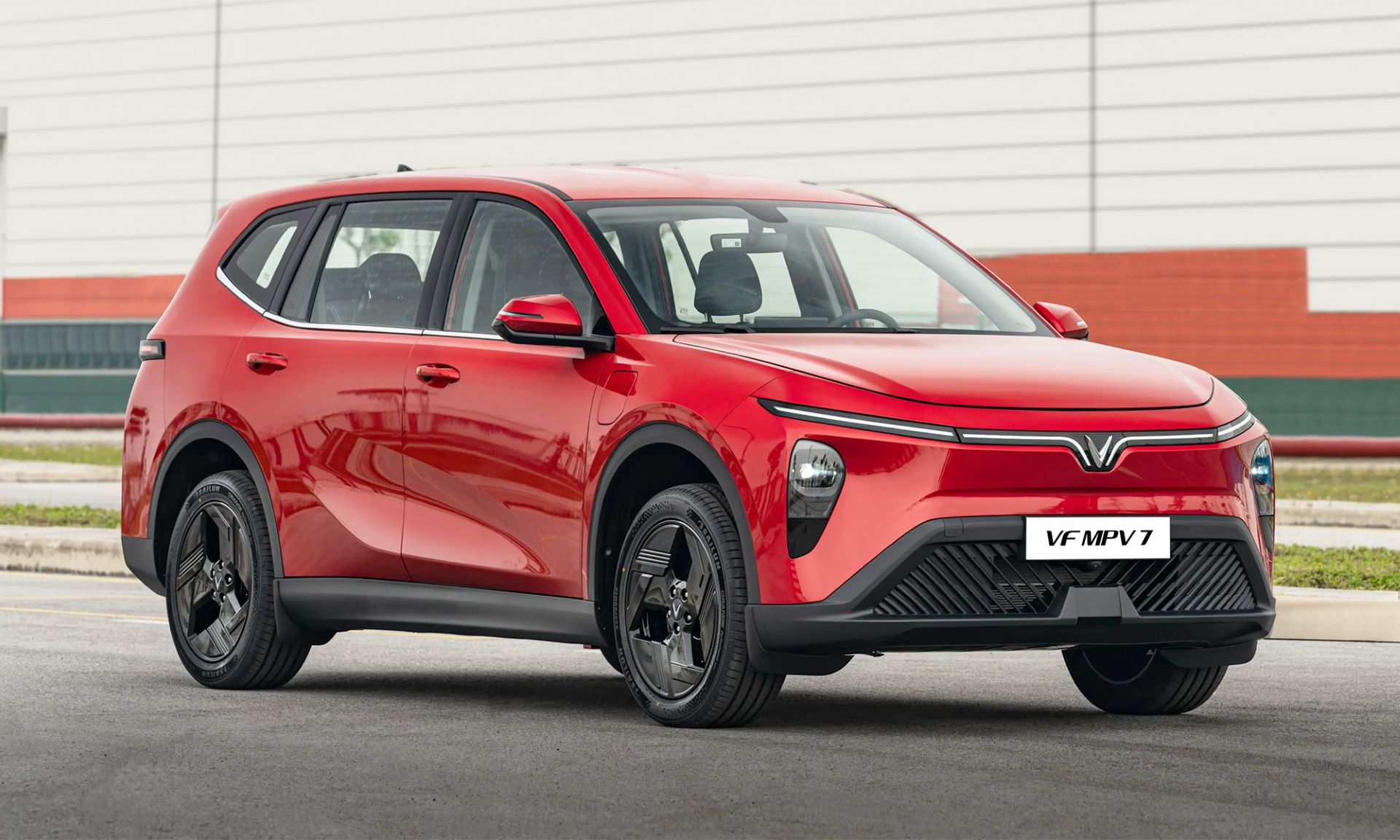 Chủ xe VinFast VF MPV 7: Chở được cả đại gia đình, đi đường xa không lo chuyện sạc

