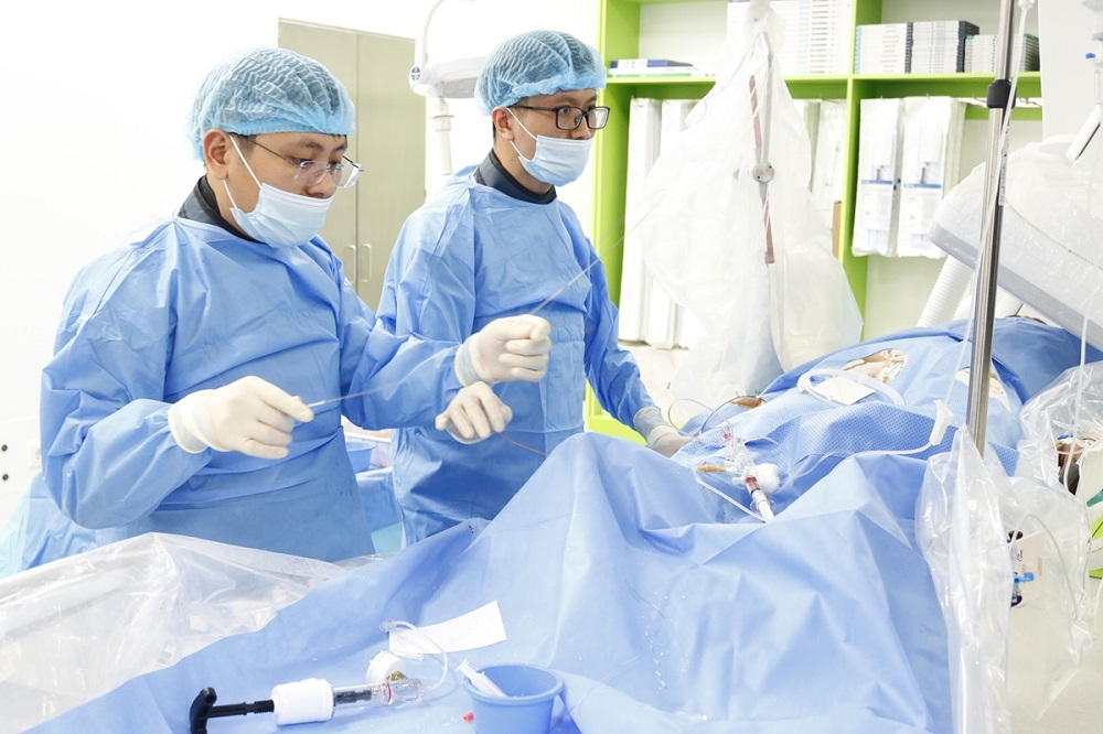 Người cha bị nhồi máu cơ tim khi đang đưa con đi khám