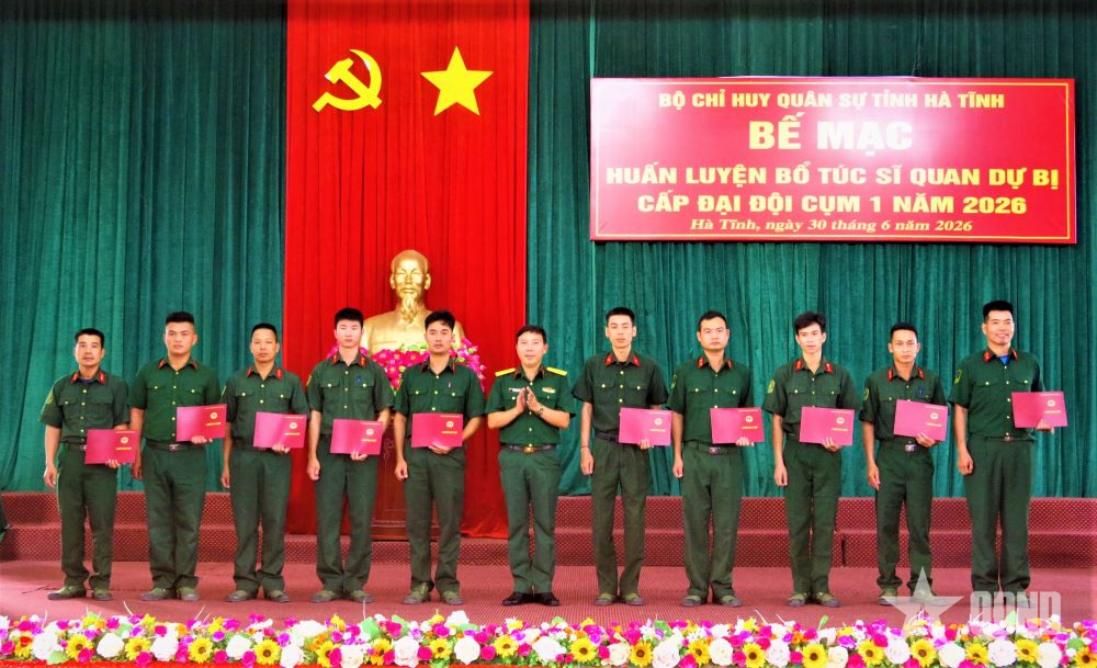 Bộ CHQS tỉnh Hà Tĩnh hoàn thành huấn luyện bổ túc sĩ quan dự bị cấp đại đội Cụm 1, Quân khu 4