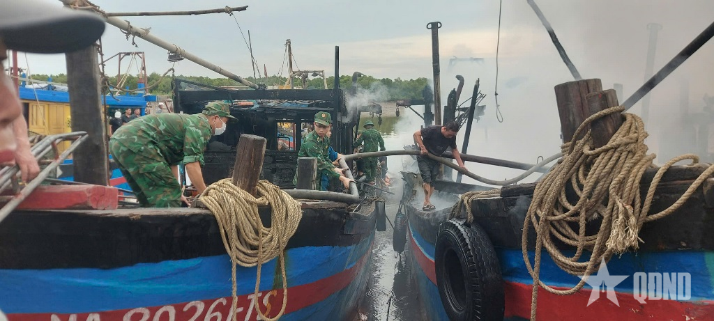 Nghệ An: Cháy 3 tàu cá, thiệt hại ước tính hơn 1,5 tỷ đồng