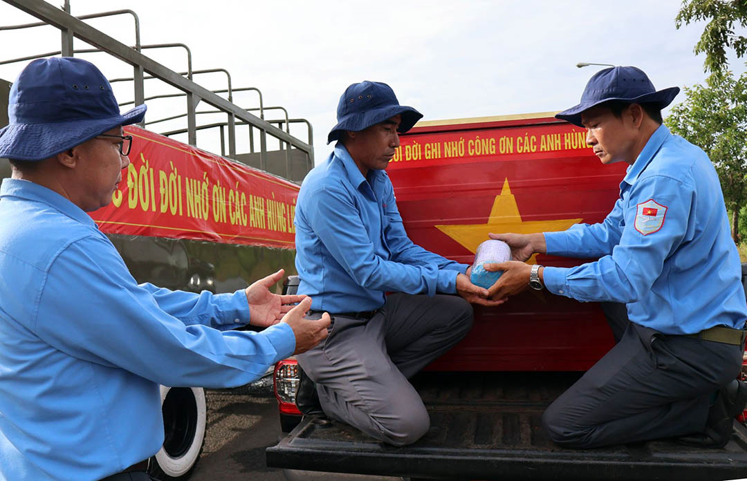 Đồng Nai: Đón hài cốt liệt sĩ và Đội K72 về nước