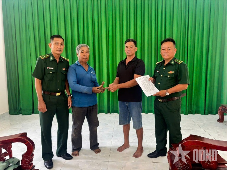 An Giang: Đồn Biên phòng Lình Huỳnh hỗ trợ tìm người đánh rơi ví tiền