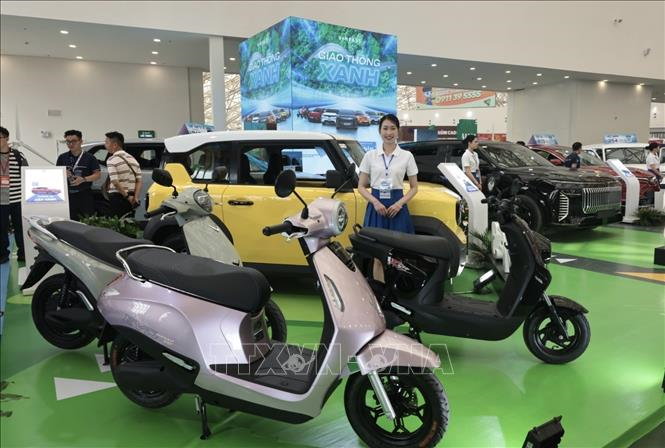 Phí đổi xe điện và bài toán sinh kế