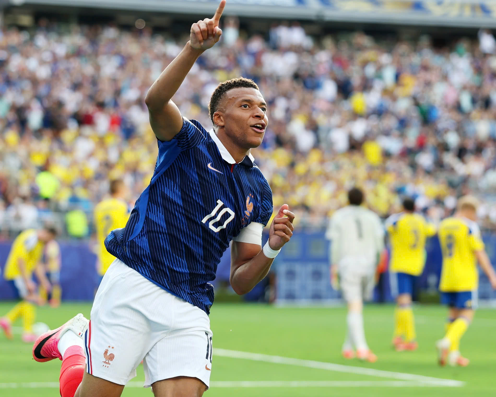 Mbappe sẽ là cầu thủ vĩ đại nhất World Cup?