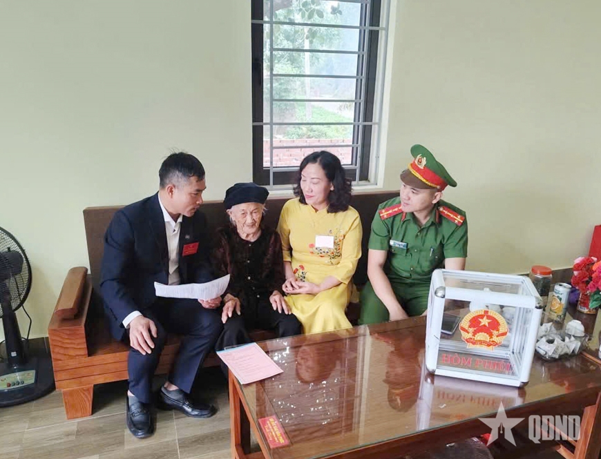 Nước mắt người mẹ sau những lần tiễn con không ngày trở lại