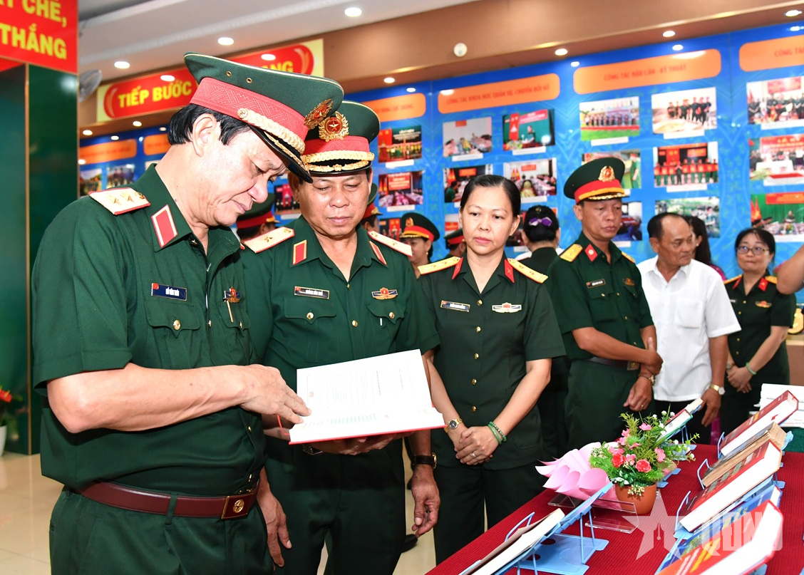 Quân khu 9: Triển lãm chuyên đề “80 năm tiếp bước dưới Quân kỳ”
