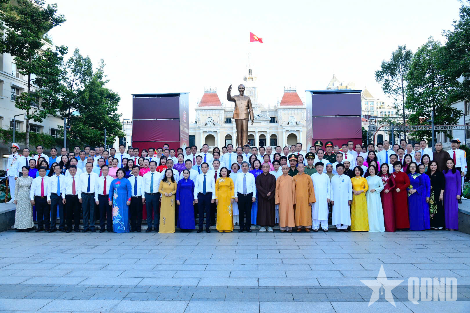 Thành kính tưởng nhớ Chủ tịch Hồ Chí Minh nhân kỷ niệm 50 năm TP Sài Gòn - Gia Định vinh dự mang tên Người