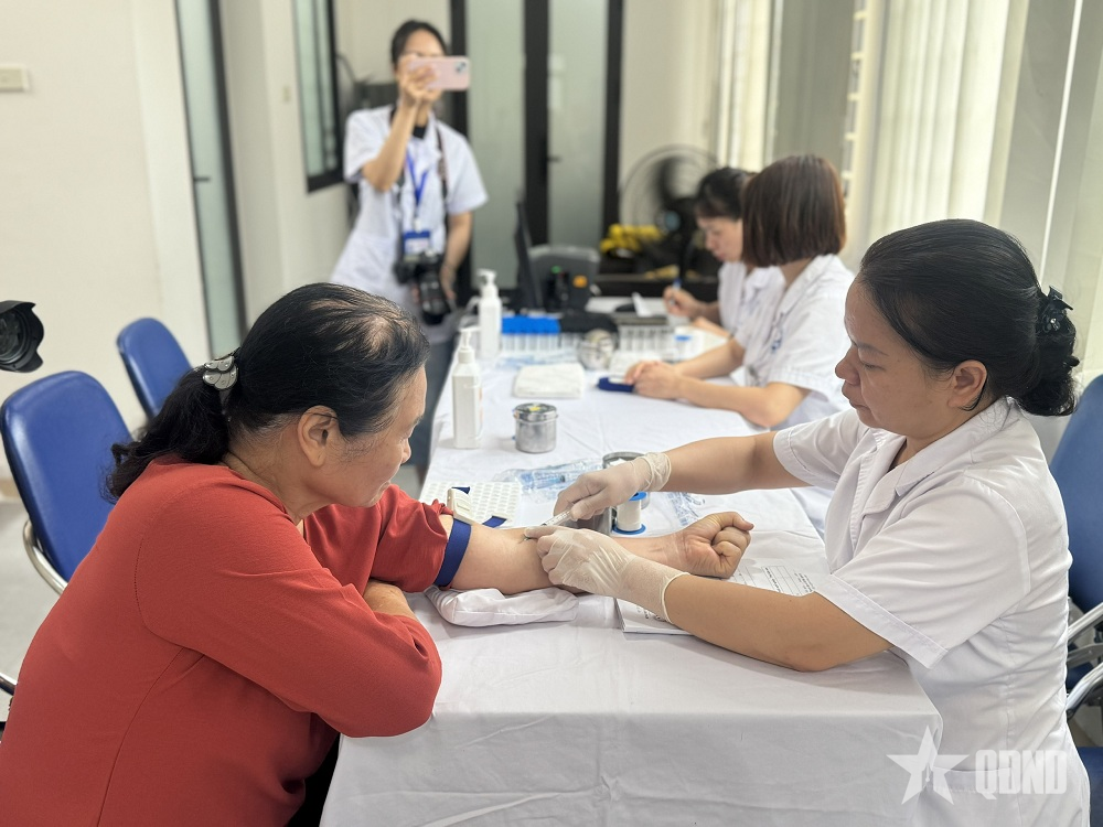 Hà Nội: Bệnh viện Đa khoa Hòe Nhai hỗ trợ khám sức khỏe định kỳ cho người dân phường Giảng Võ