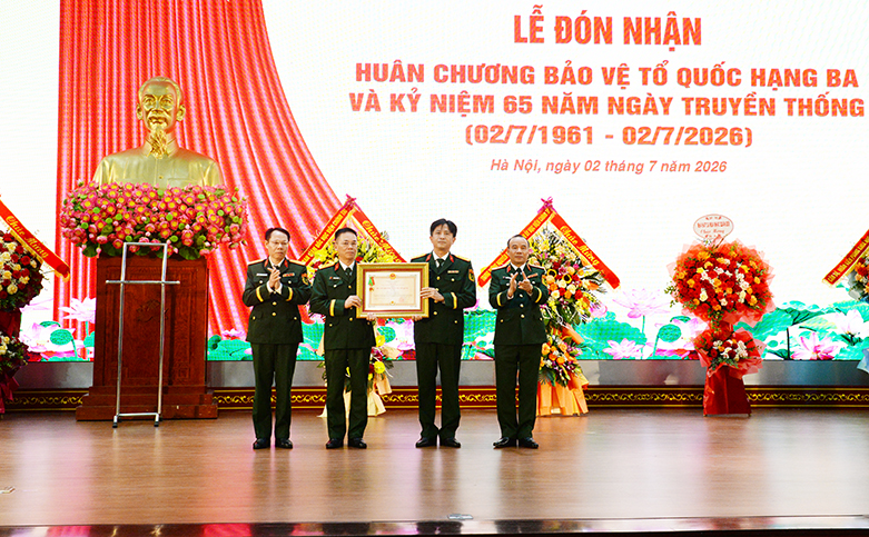 Phòng Khoa học Quân sự (Học viện Chính trị) đón nhận Huân chương Bảo vệ Tổ quốc hạng Ba
