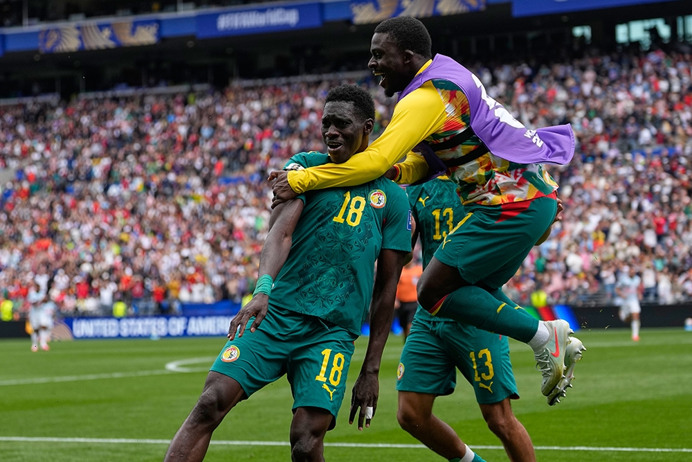 Cầu thủ cãi nhau trên sân, đội tuyển Bỉ vẫn ngược dòng kinh điển ở World Cup