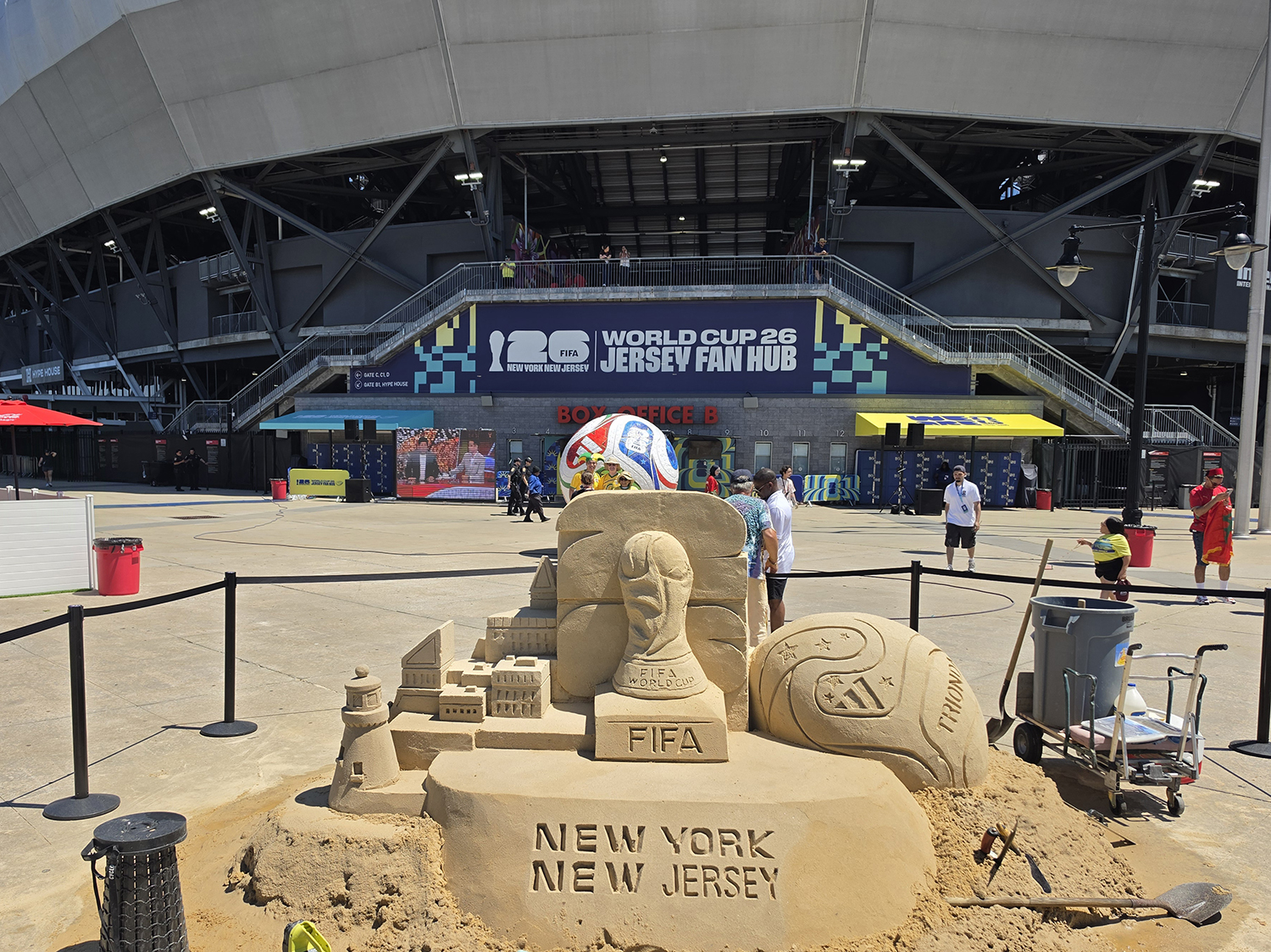 Muôn nẻo World Cup 2026: Gặp gỡ “phù thủy cát”