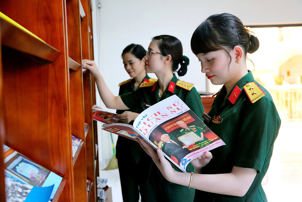 Mô hình “Cây bút nữ” ở Trường Sĩ quan Chính trị