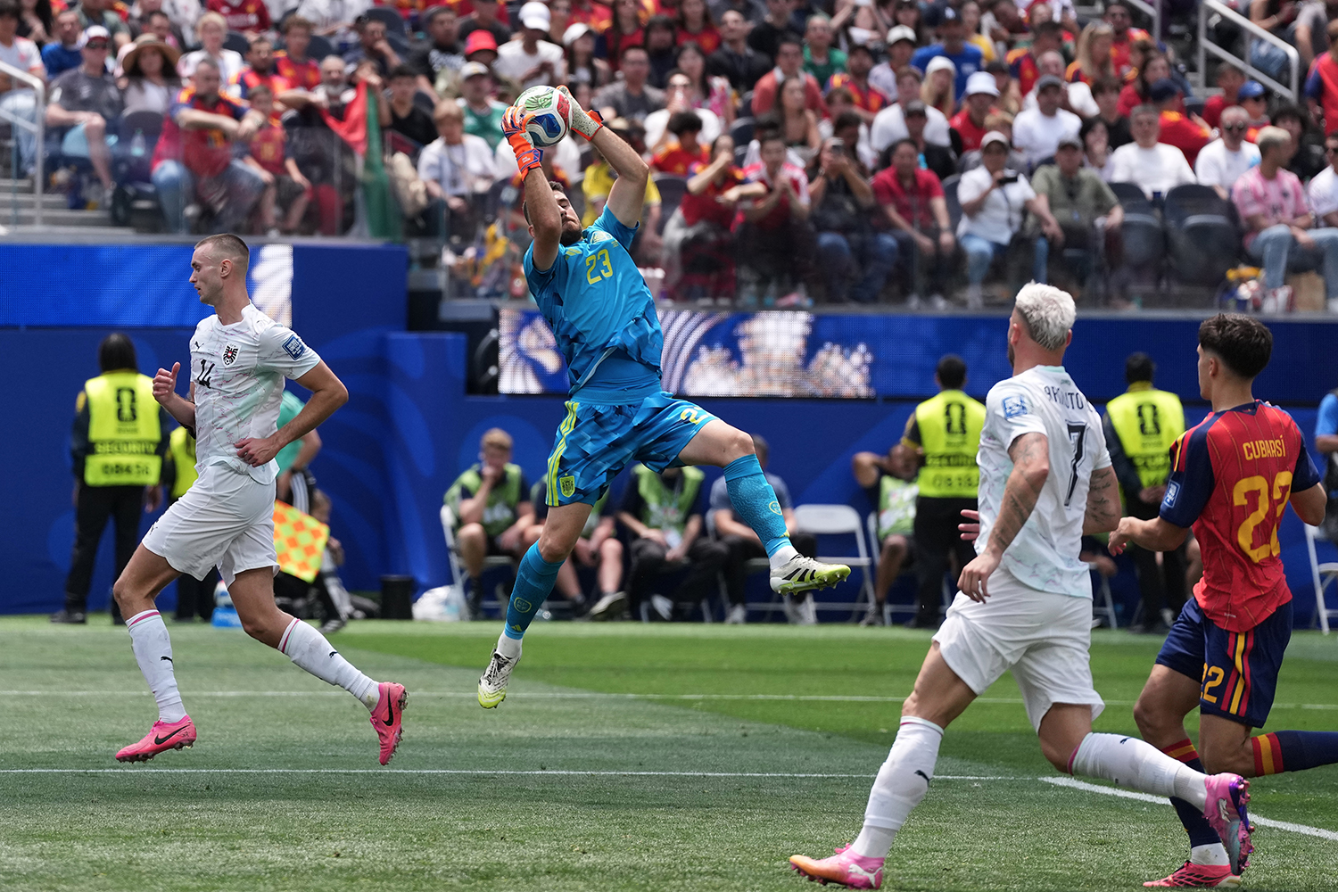 World Cup 2026: Thủ môn tuyển Tây Ban Nha giữ sạch lưới dài nhất mọi thời đại

