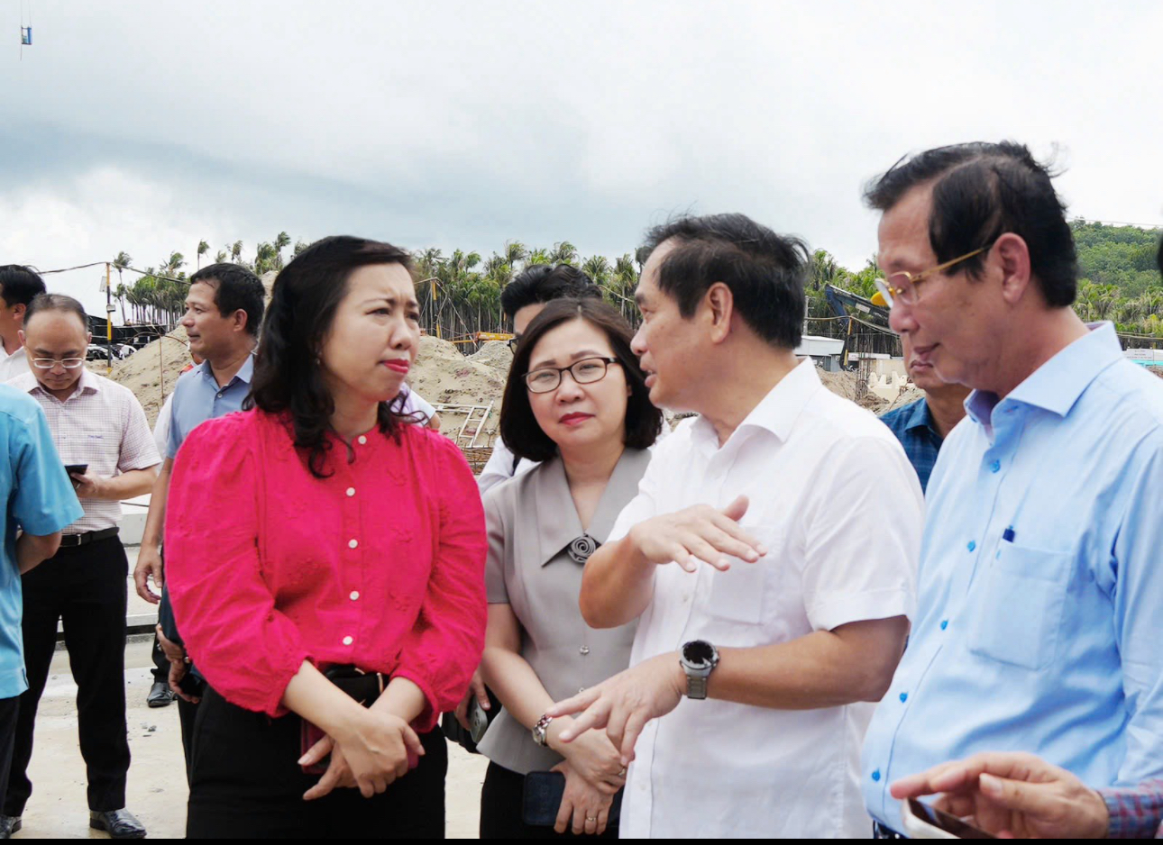 Bảo đảm điều kiện tác nghiệp cho cơ quan báo chí trong và ngoài nước trong Năm APEC 2027