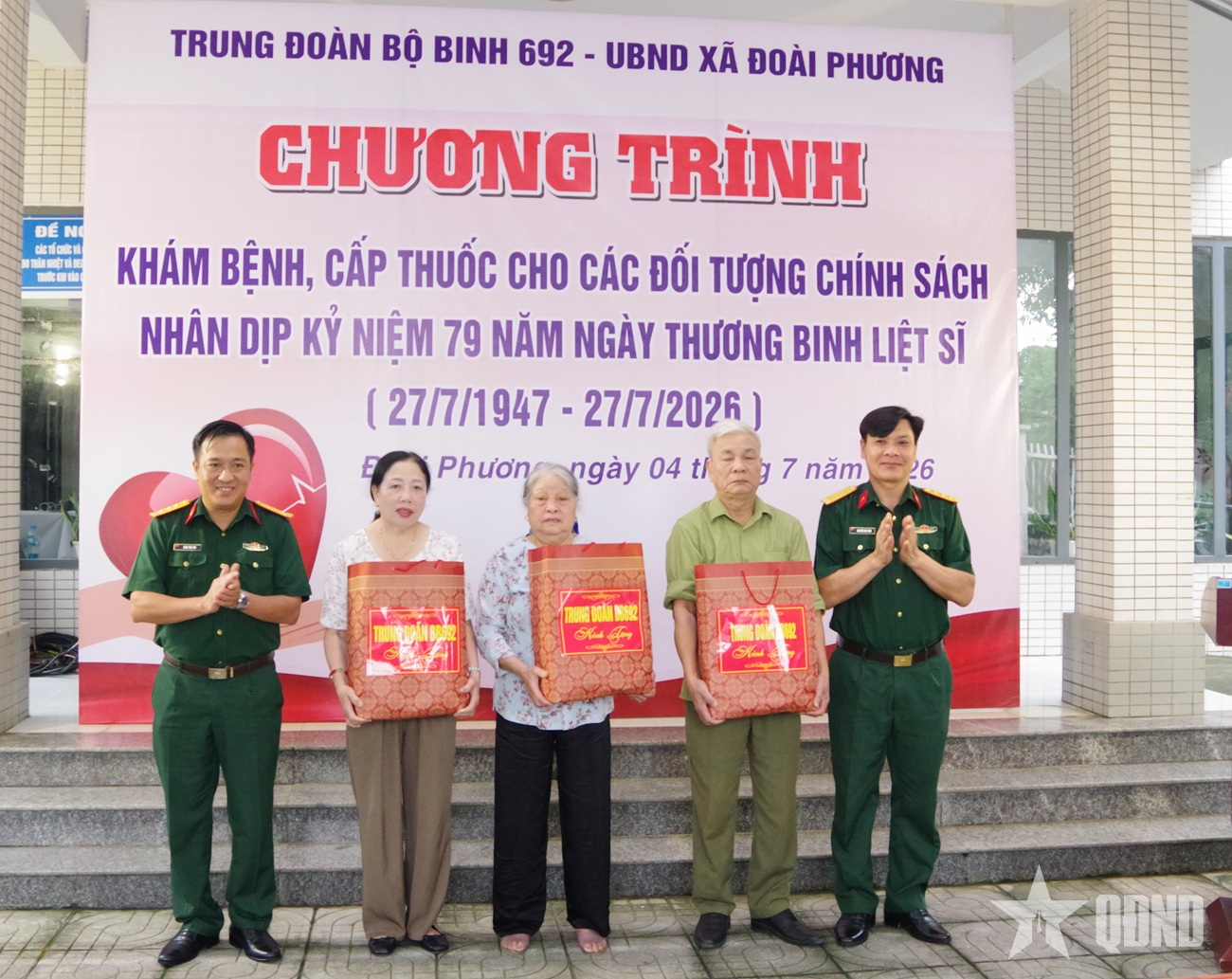 Trung đoàn 692 tặng quà, khám sức khỏe và cấp thuốc miễn phí giúp nhân dân 