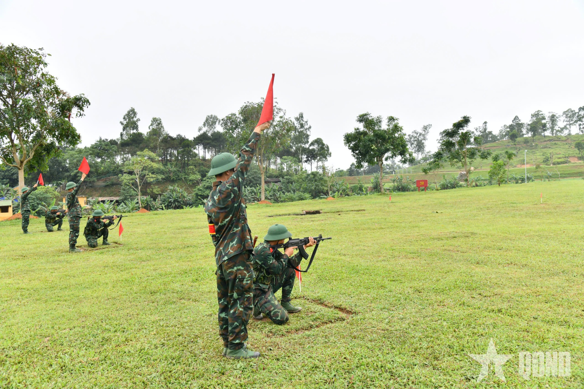 Xây dựng yếu tố chính trị, tinh thần, nâng cao chất lượng huấn luyện, sẵn sàng chiến đấu
