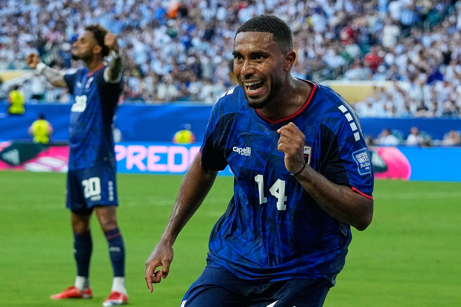 Messi nối dài kỷ lục, Argentina thắng siêu kịch tính Cape Verde