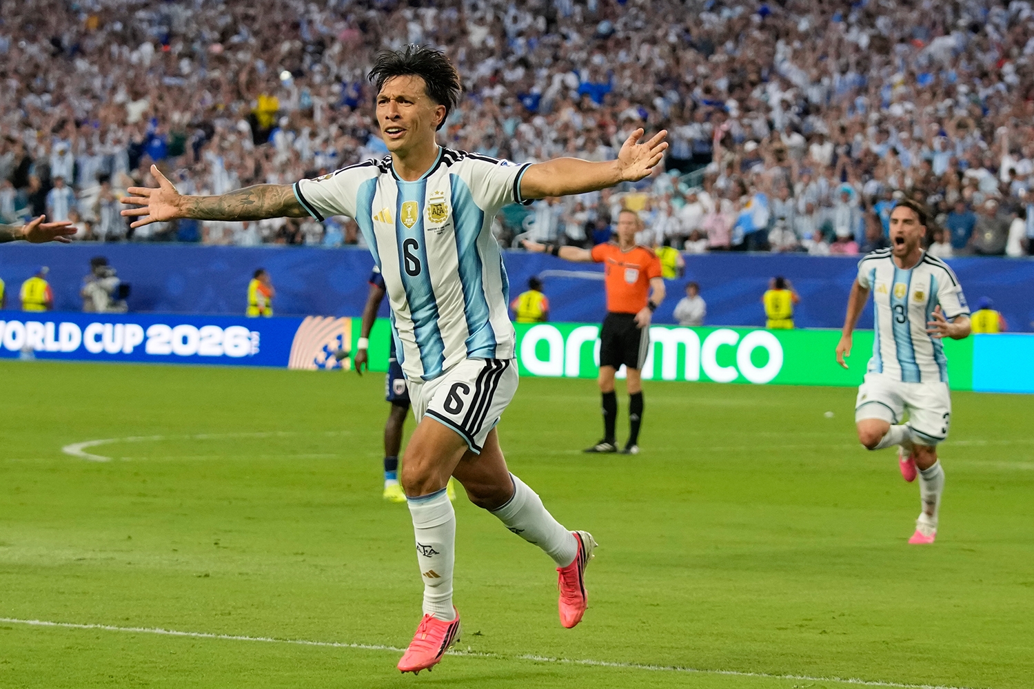 Messi nối dài kỷ lục, Argentina thắng siêu kịch tính Cape Verde