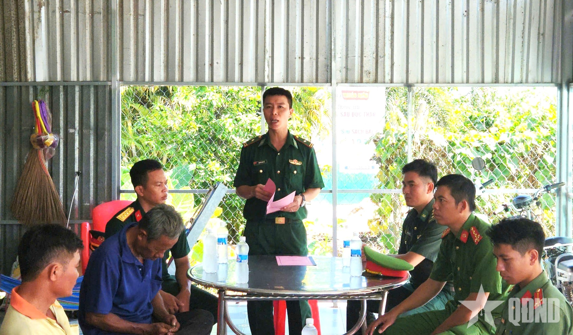 Bộ đội Biên phòng đồng hành với nhân dân chuyển đổi số