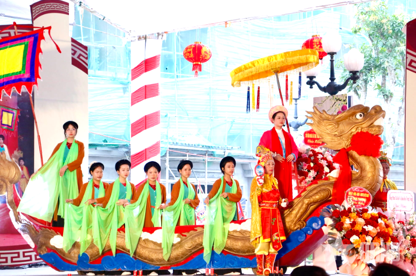 Giữ lửa chèo tàu Tổng Gối