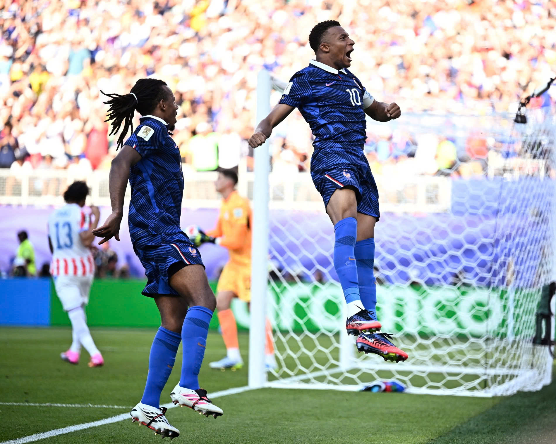 World Cup 2026: Pháp cởi bỏ bộ vest lịch lãm