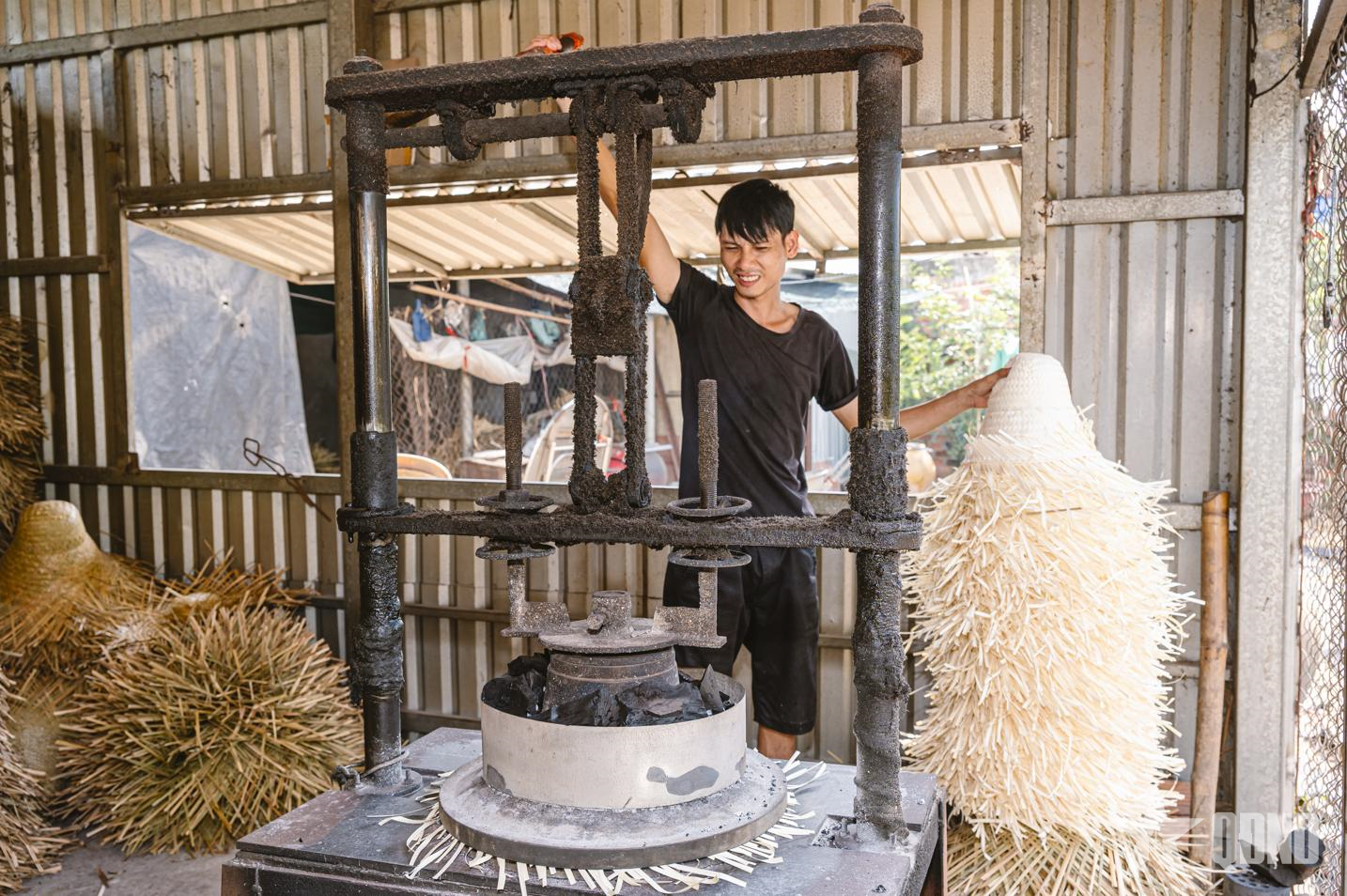 Nghề đan nón bàng buông