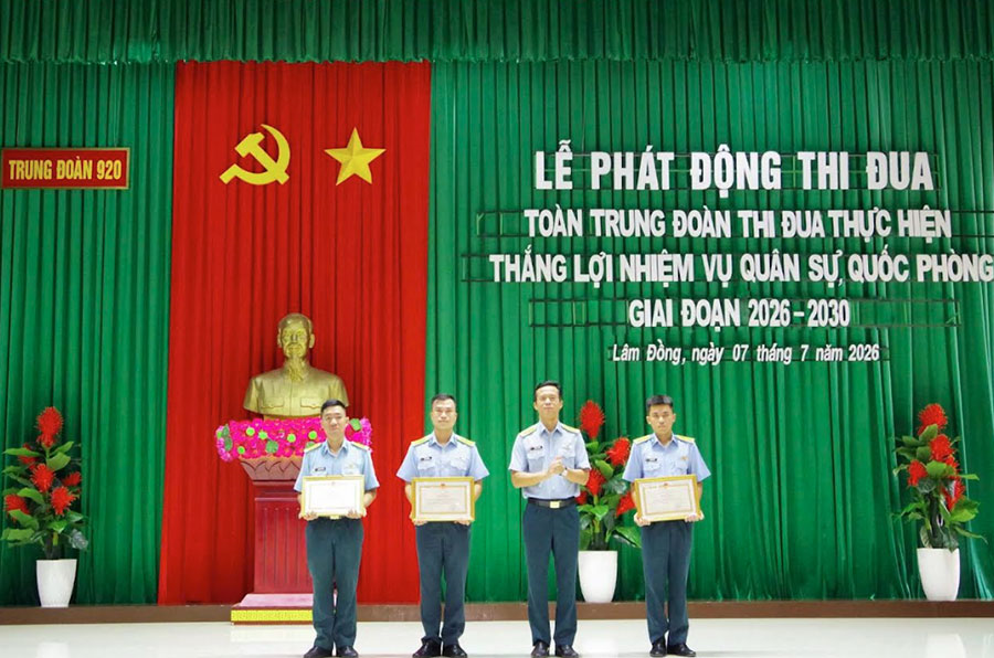 Trung đoàn 920 (Trường Sĩ quan Không quân) thi đua xây dựng chính quy, bảo đảm an toàn bay tuyệt đối