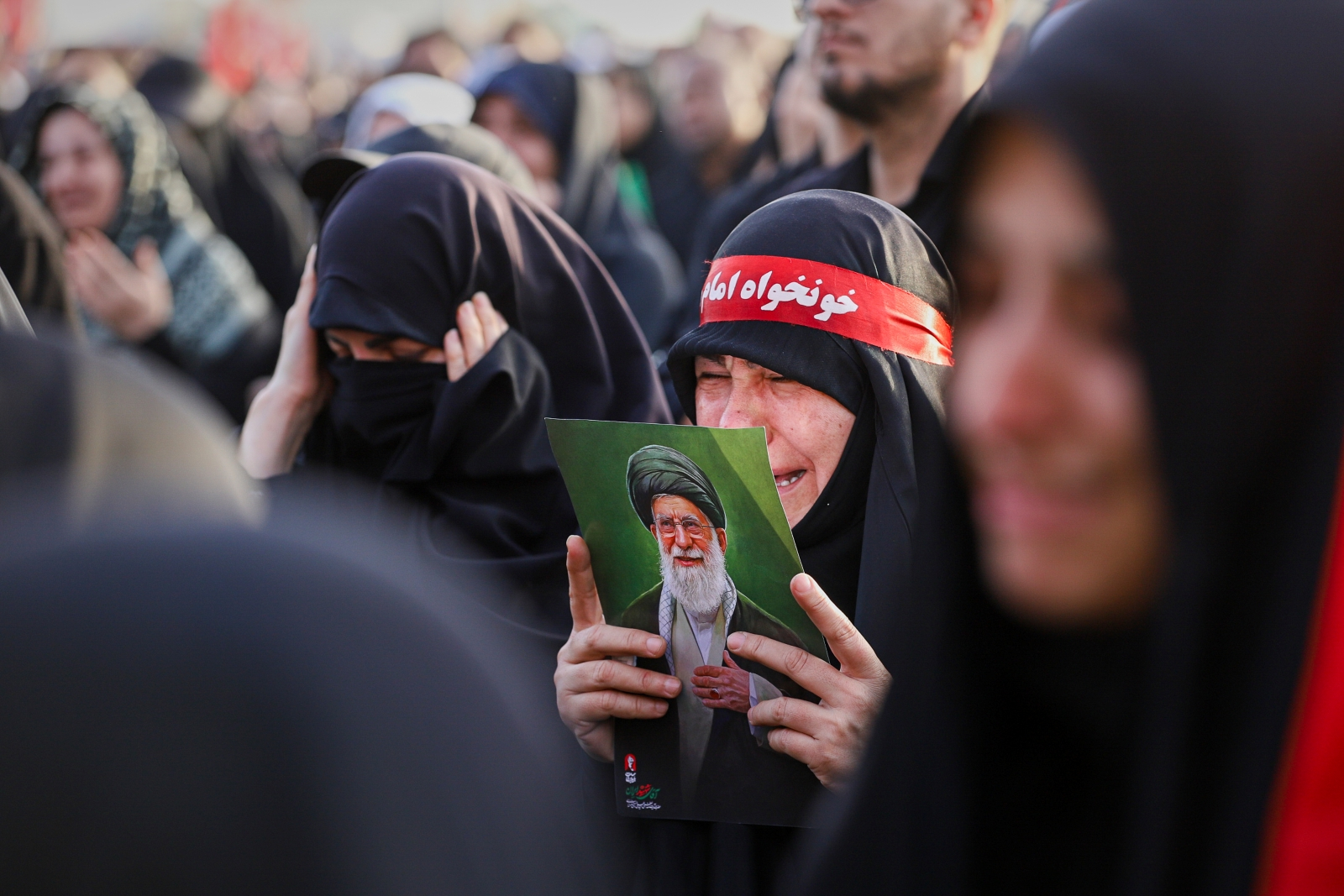 Hàng triệu người tiễn biệt Đại giáo chủ Ali Khamenei tại Qom (Iran)