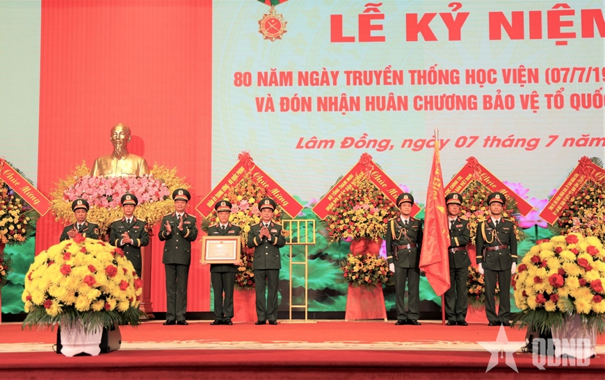 Đại tướng Phan Văn Giang dự Lễ kỷ niệm 80 năm Ngày truyền thống Học viện Lục quân và đón nhận Huân chương Bảo vệ Tổ quốc hạng Nhất