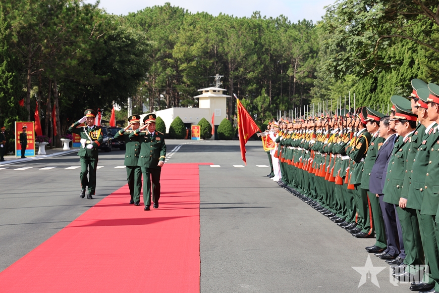 Đại tướng Phan Văn Giang dự Lễ kỷ niệm 80 năm Ng&agrave;y truyền thống Học viện Lục qu&acirc;n v&agrave; đ&oacute;n nhận Hu&acirc;n chương Bảo vệ Tổ quốc hạng Nhất