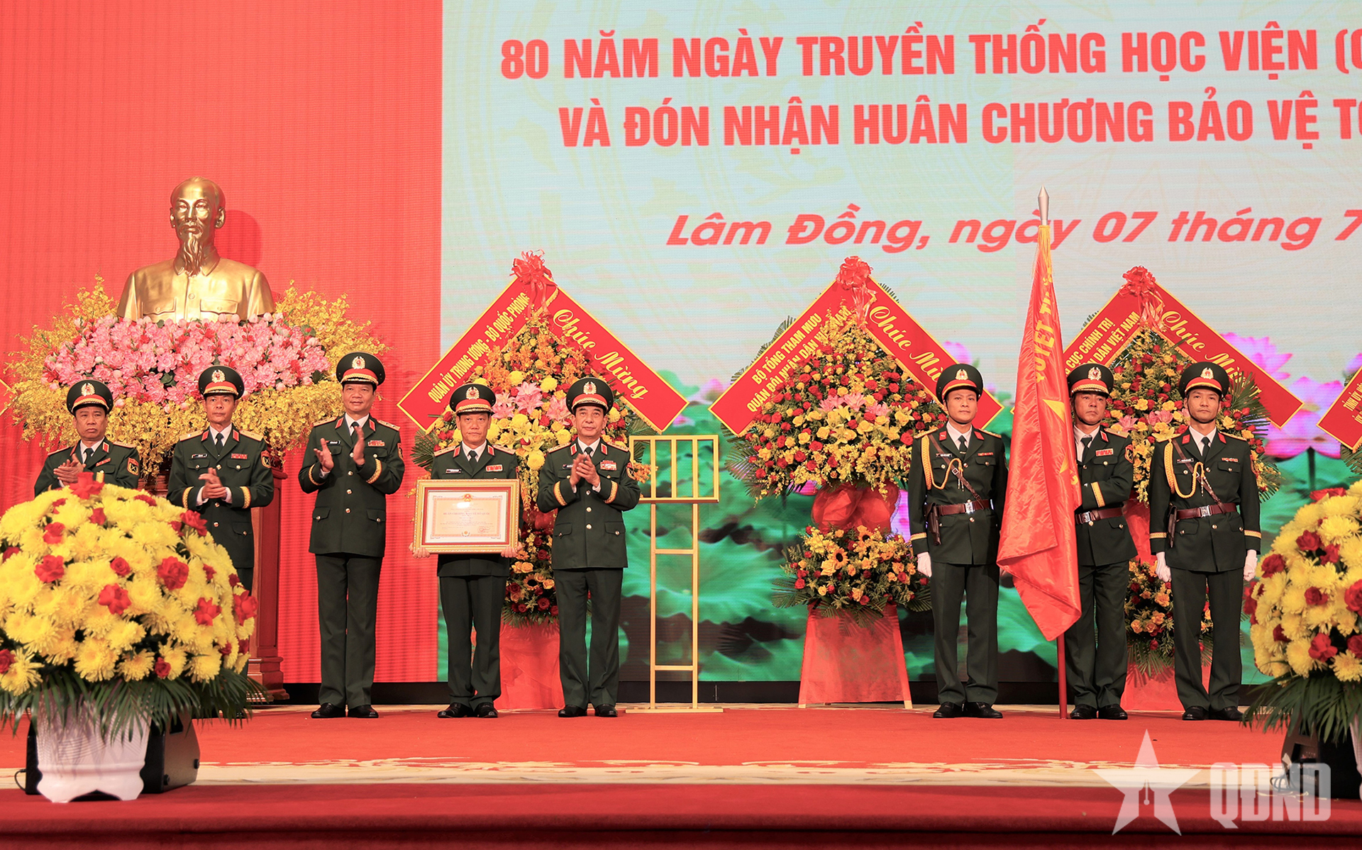 Đại tướng Phan Văn Giang dự Lễ kỷ niệm 80 năm Ngày truyền thống Học viện Lục quân và đón nhận Huân chương Bảo vệ Tổ quốc hạng Nhất