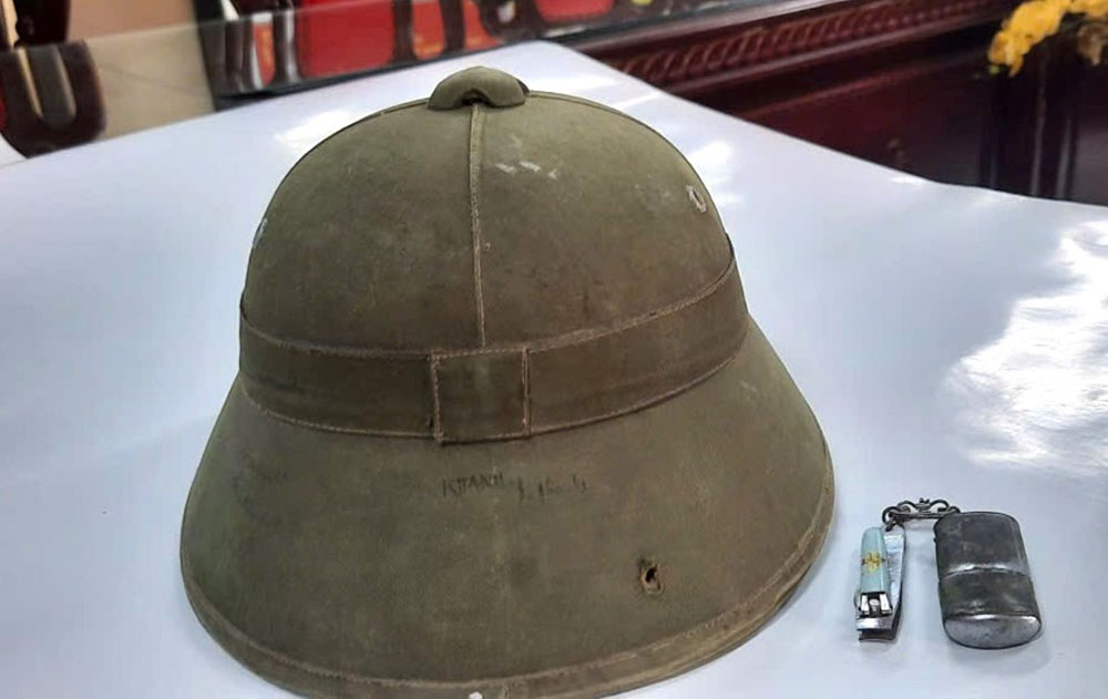 Chiếc mũ ghi tên Bùi Ngọc Khánh