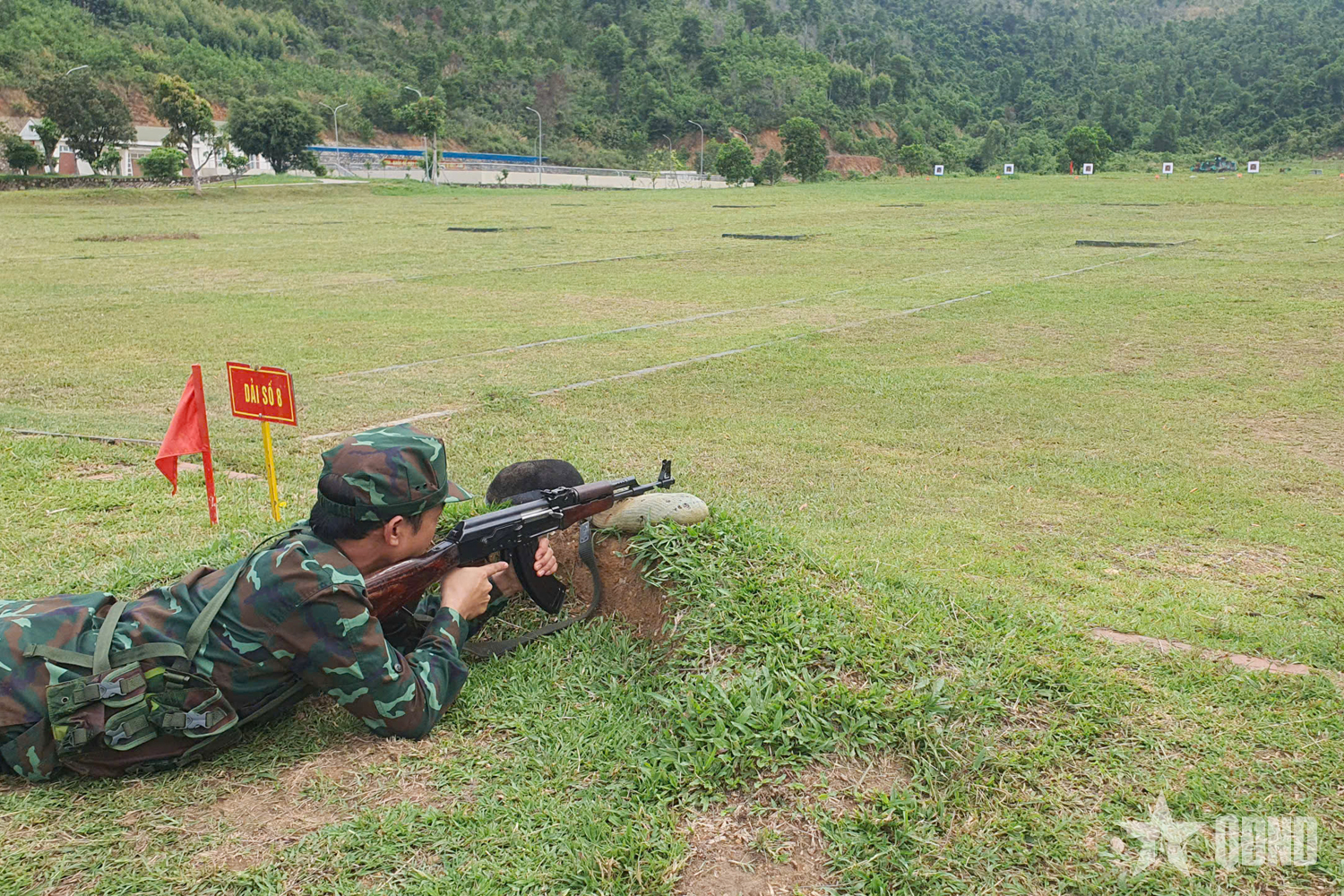 Kiểm tra bắn đạn thật đối với học viên tập huấn giáo dục quốc phòng và an ninh

