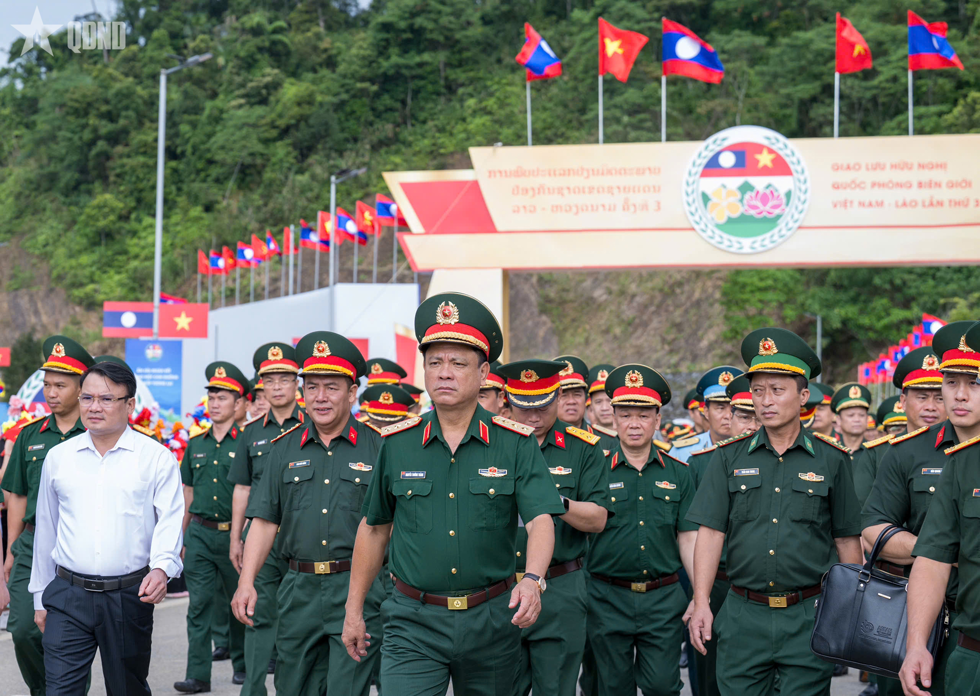 Tổng duyệt Giao lưu hữu nghị quốc phòng biên giới Việt Nam - Lào lần thứ 3