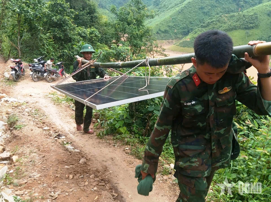 Lai Châu: Chung tay đưa điện mặt trời đến với hộ nghèo

