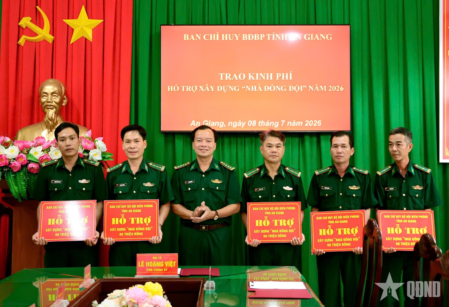 Ban chỉ huy Bộ đội Biên phòng tỉnh An Giang: Trao kinh phí hỗ trợ xây dựng 5 “Nhà đồng đội”