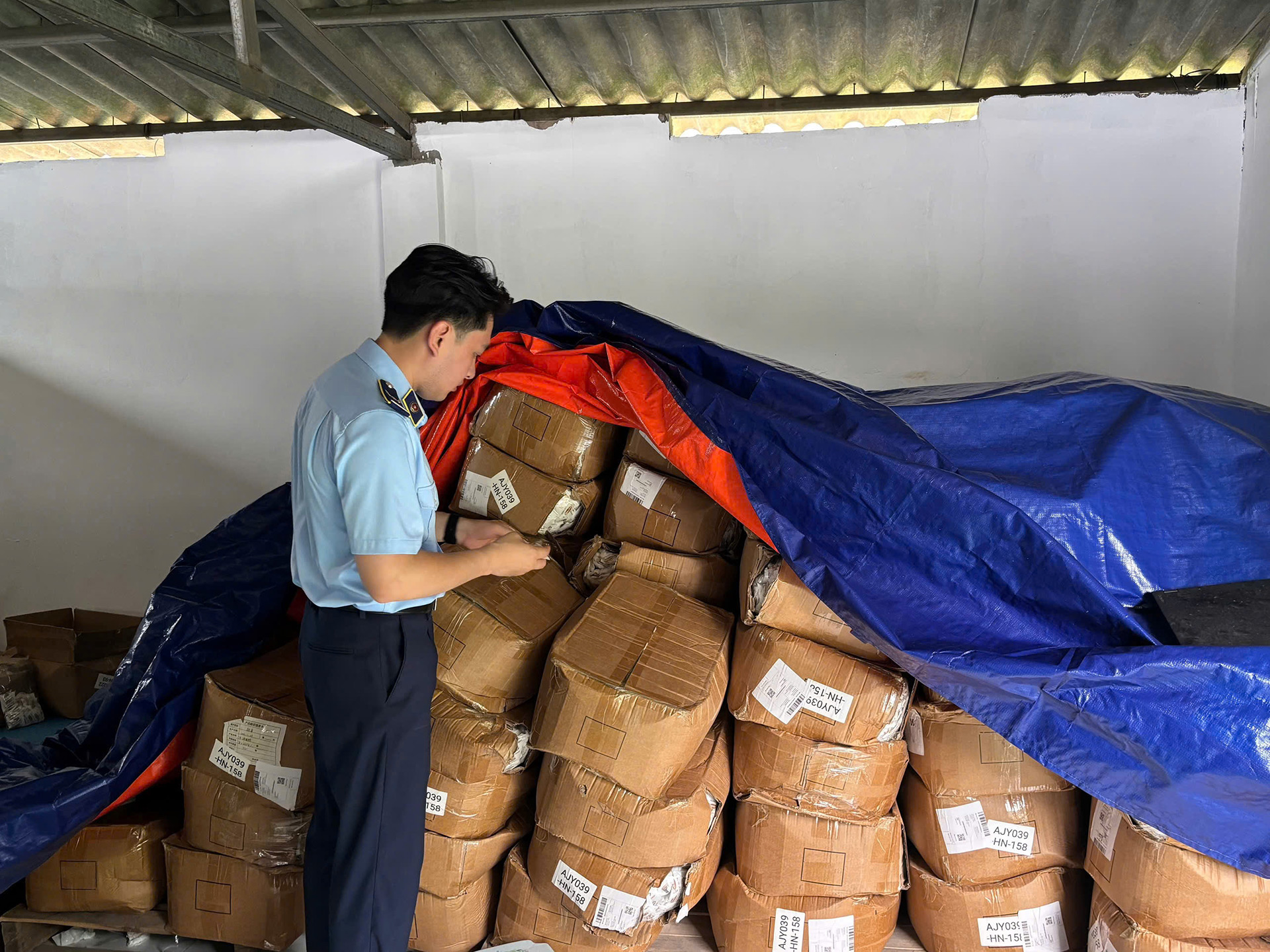 Tăng cường xử lý gian lận thương mại ở Hà Nội