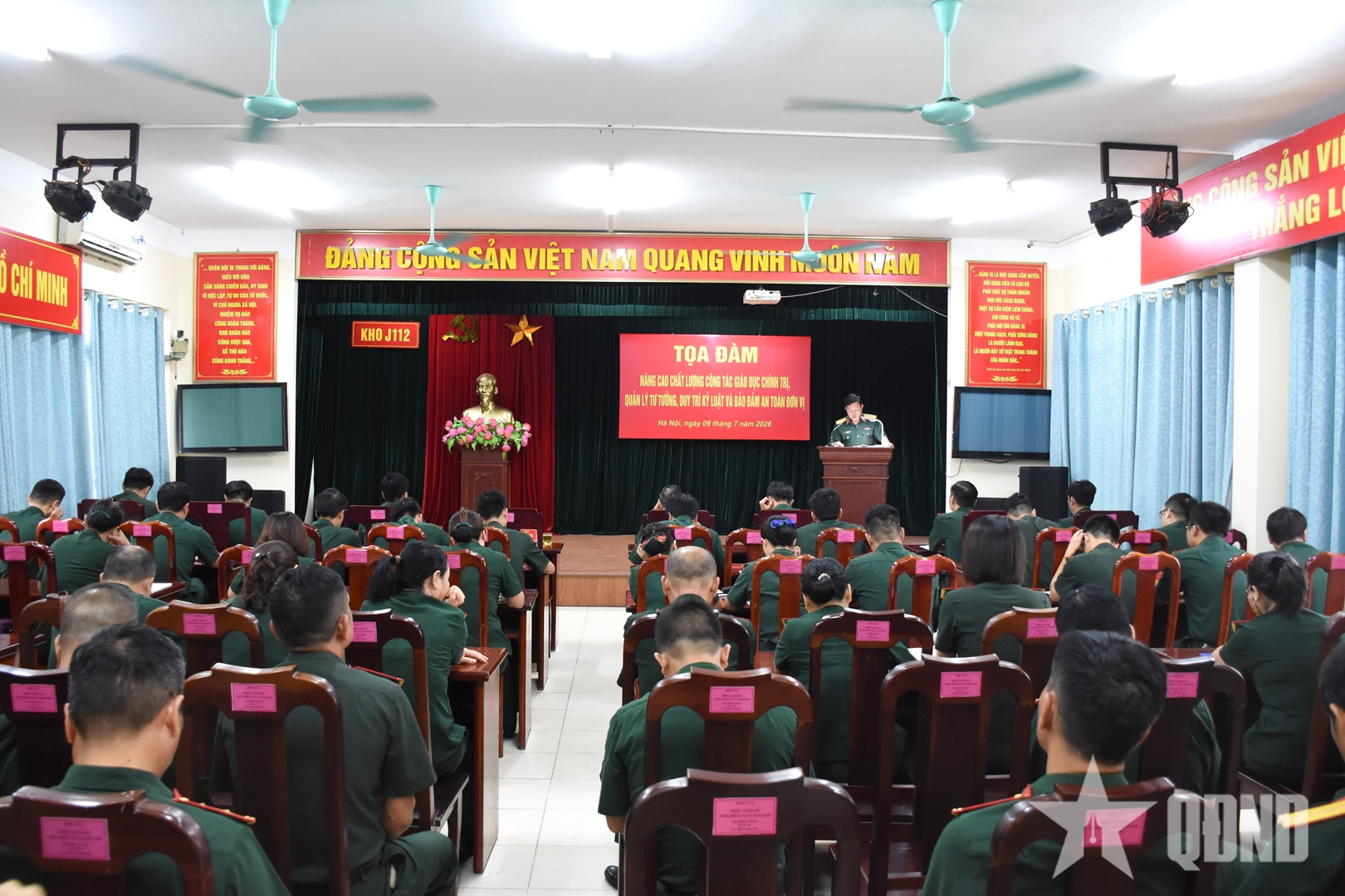 Nâng cao chất lượng công tác giáo dục chính trị, quản lý tư tưởng, bảo đảm an toàn tại Kho J112