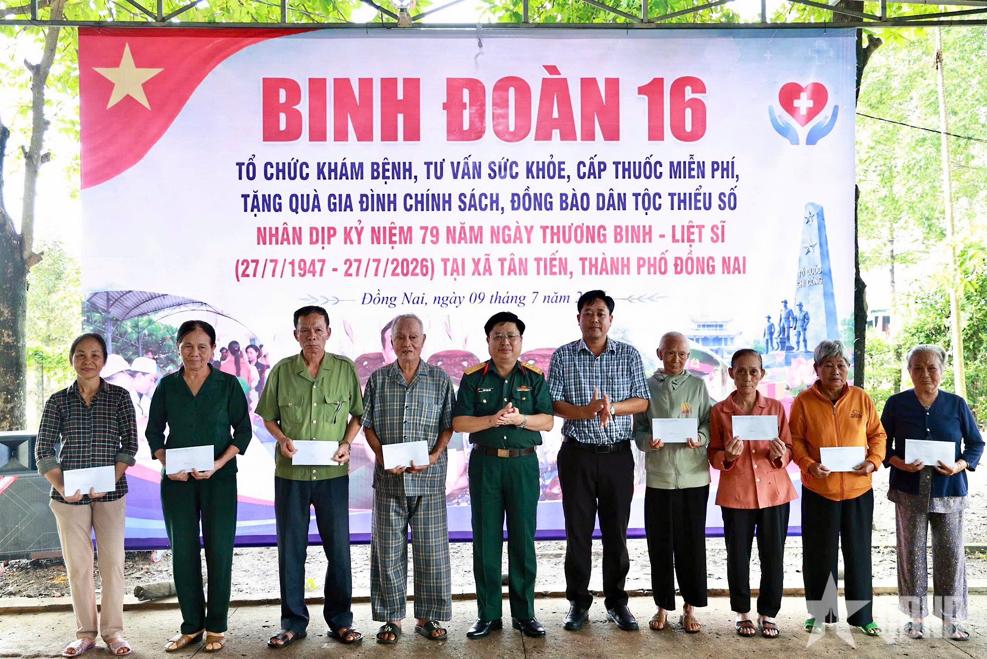 Binh đoàn 16 khám bệnh và tặng quà cho nhân dân vùng biên TP Đồng Nai